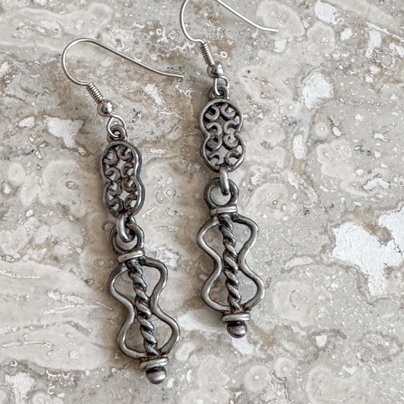 Vintage 90s drop earrings these - Picture 1 of 3